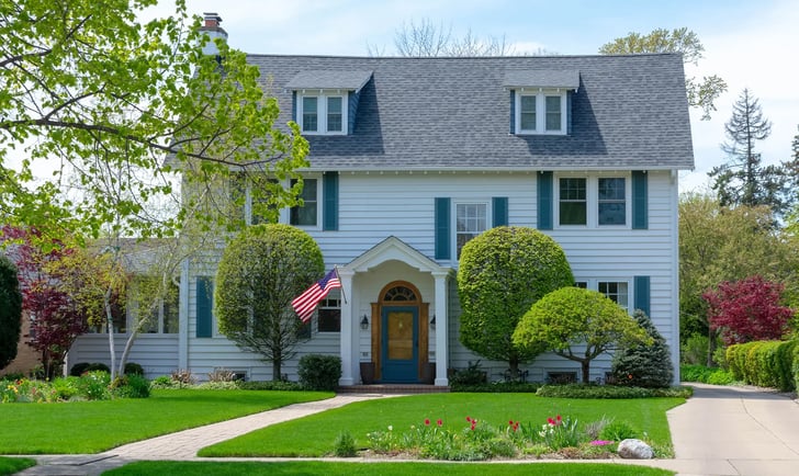 finding-the-right-siding-style-and-color-for-a-colonial-home-01